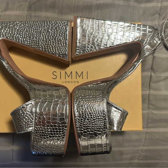 Platform heels - Picture 2 of 3